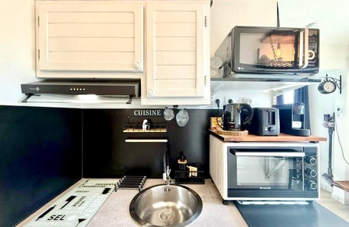 Cap Champagne Apartment | Atelier 62, charming studio, 15 min from the beach