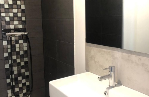 Downtown Apartment | Atelier Arthaud - quartier St Martin - commerces