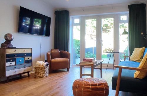 Bournemouth Apartment | Atelier Verde - A Comfortable Garden Apartment