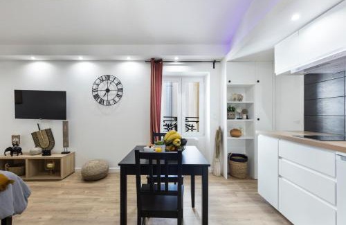 1st Arrondissement Apartment | Athènes