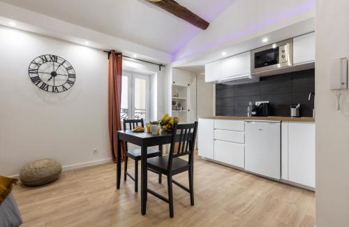 1st Arrondissement Apartment | Athènes