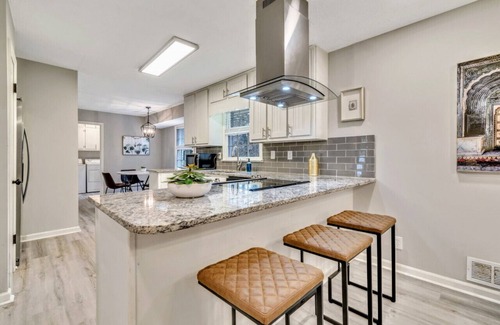 Lilburn House | ATH - 3BR - Sleeps 8 - Pet Friendly - Ranch (john)