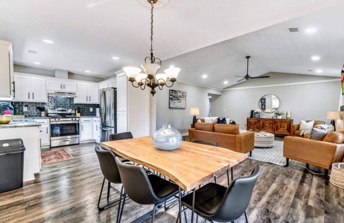 Hampton House | ATH - Hampton - 3BR - Pet Friendly - Fenced (dove)