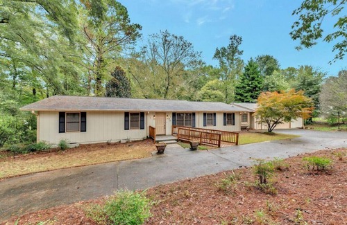 Woodstock House | ATH - Woodstock - 4BR - Pet Friendly -Fenced (wiley)