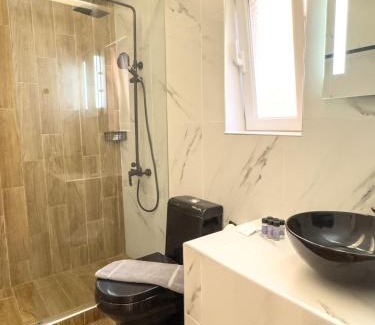 Pangrati Apartment | Athenian Hideaway - Spa Tub and Walk to Metro