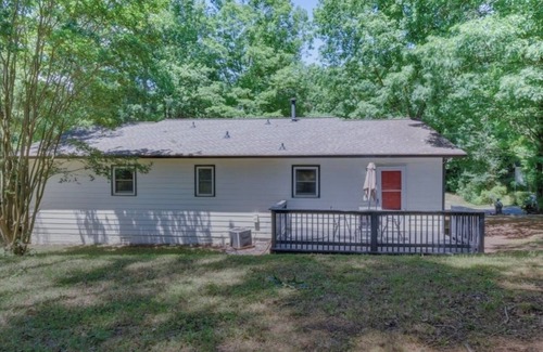 Athens House | Athens home w/Deck-Near Sanford Stadium!