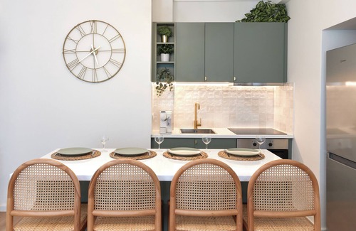 Ampelokipoi Apartment | Athens Premium Suites - Sunny 2 Bedroom Suite with Parking