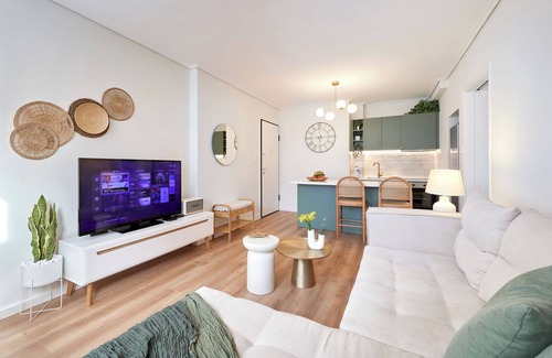Ampelokipoi Apartment | Athens Premium Suites - Sunny 2 Bedroom Suite with Parking