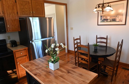 Clifford House | Athlone Farm: Spacious, Gorgeous Grounds, Historic Outbuildings, Summer Deals!