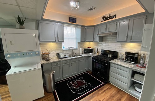 Lawrenceville House | ATL 2 family home☆Game room☆Fire-pit☆BBQ☆Gas South