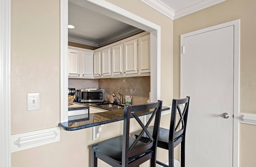 Downtown Atlanta Apartment | ATL1205 Beautiful 1 Bedroom condo in Atlanta with Pool Access