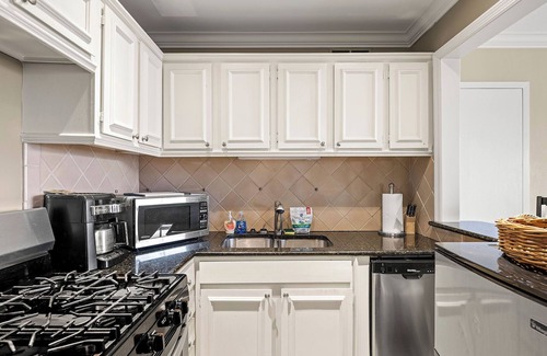 Downtown Atlanta Apartment | ATL1205 Beautiful 1 Bedroom condo in Atlanta with Pool Access