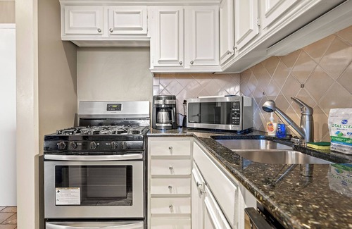 Downtown Atlanta Apartment | ATL1205 Beautiful 1 Bedroom condo in Atlanta with Pool Access
