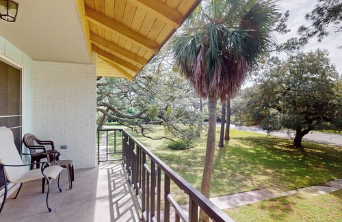 Jekyll Island Apartment | ATLANTIC BREEZE #5 2 bedrooms, 2 bathrooms