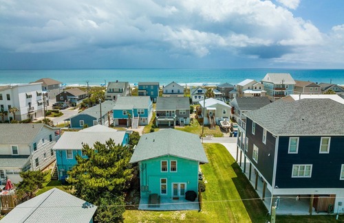 Atlantic Beach Cottage | Atlantic Breeze North - Renovated & Cozy - Walk To Beach