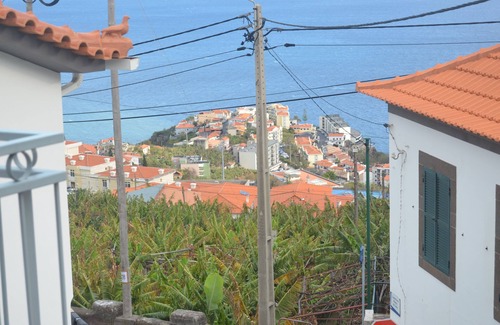 Camara de Lobos House | ATLANTIC HOUSE WITH CAR AND BIKE