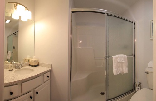 Old Orchard Beach Condo | Atlantic Ocean Suites - Sand Dollar Suite 5