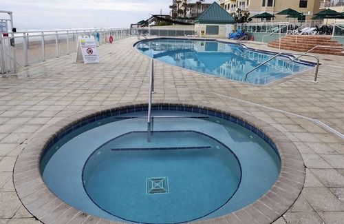 Ormond Beach Hotel | Atlantic View 1BR w/Kitchen, Pool, and Easy Access to Sun, Sand, and Dining