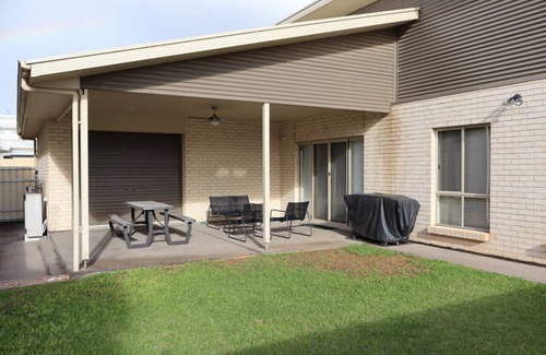 Port Hughes Apartment | Atlantis - Modern Well Equipped Home Near the Beach