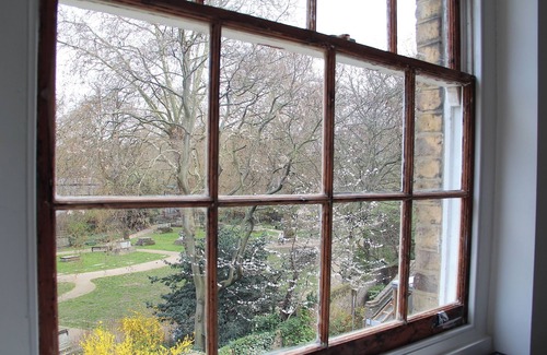 Kings Cross St. Pancras Apartment | Atmospheric Bloomsbury Flat With A Green View