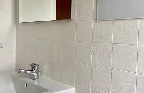 Tzummarum Ski Chalet | Atmospheric chalet with beautiful garden, on a holiday park near the Wadden Sea