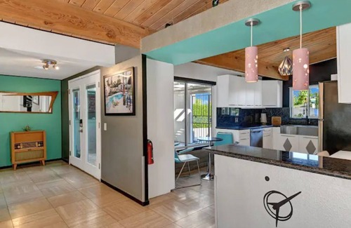 Vista Norte House | Atomic Flair & Mid Century Modern Charm