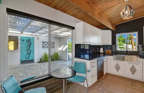 Vista Norte House | Atomic Flair & Mid Century Modern Charm