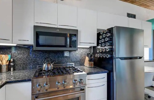 Vista Norte House | Atomic Flair & Mid Century Modern Charm