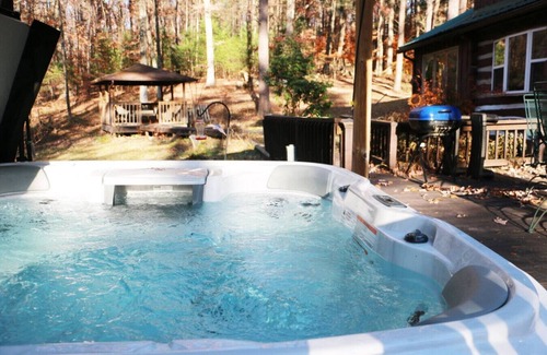 Gnaw Bone Apartment | Atop Pine Hill Cabin
