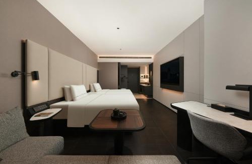 Downtown Shanghai Hotel | Atour Hotel Shanghai The Bund Yuyuan Subway Station