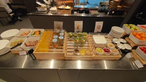 North Chaoyang Hotel | Atour Light Hotel Beijing National Exhibition Center Yonghe Palace Guangximen Metro Station