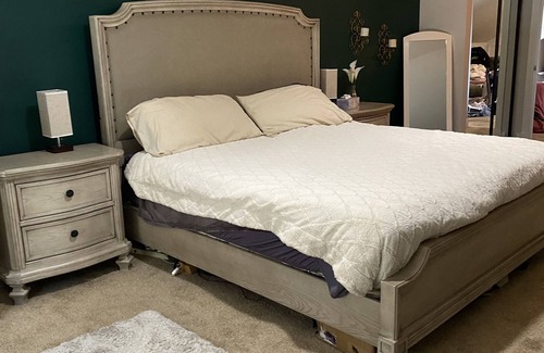 Newhall House | Attached guest suite in beautiful quiet neighborhood