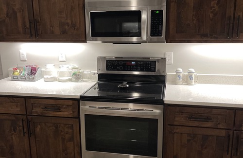 Dayton Apartment | Attention Bass Anglers! 1 bedroom, 1.5 bath basement apartment w/full kitchen!