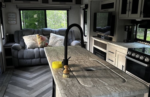 Call House | ATTENTION OUT OF TOWN WORKERSnCozy RV in the countryside of Newton, Tx