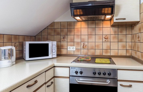 Ueberlingen Apartment | Attic Holiday Apartment “Haus Hasenweide” close to Lake Constance with Balcony