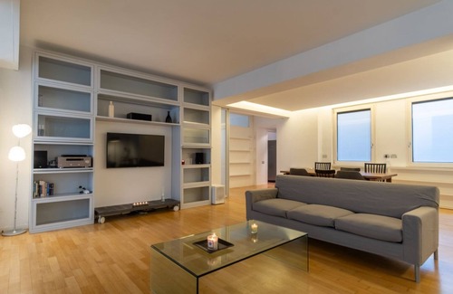 Universita Apartment | Attic With Terrace and Jacuzzi - Luxury Apartment