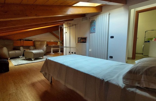 Boltiere Apartment | Attico Soppalcato CON Ascensore Privato