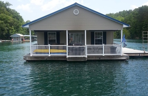 Big Creek Boat Rental | Attitude Adjustment Beautiful Floating Home on Scenic Norris Lake