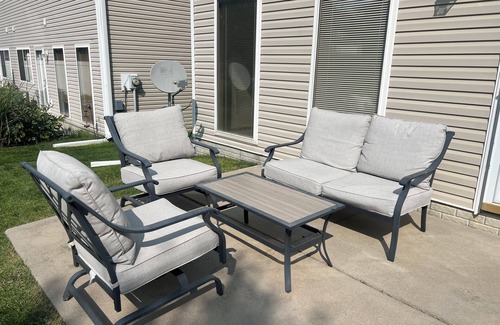 Lincoln House | Attractive 3bedroom townhome in very desired S.East Lincoln neighborhood 🏠 ☺️