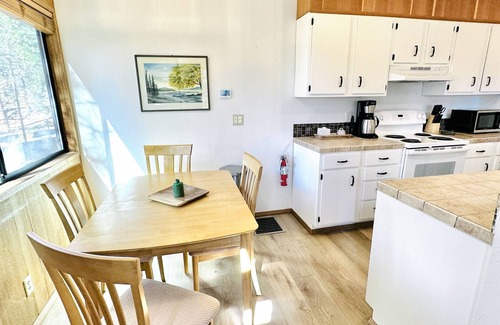 Kings Beach House | Attractive all-season townhome! Less than 10 min to Northstar, 3 min to beach!