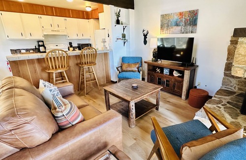Kings Beach House | Attractive all-season townhome! Less than 10 min to Northstar, 3 min to beach!