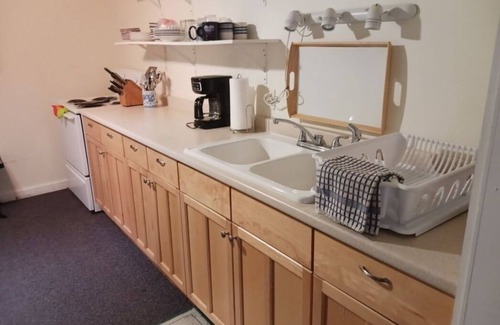 Franklin Apartment | ATTRACTIVE AND COMFORTABLE 2 BEDROOM/1 BATH UNIT WITH WONDERFUL VIEWS