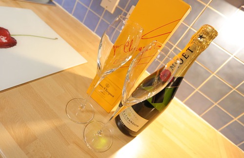 Bonnington Apartment | Attractive central apartment with wifi and parking.