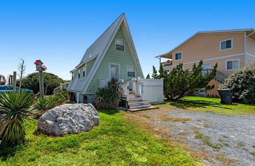 Holden Beach House | Attractive & Dog-Friendly Beachfront House w/Private W/D, AC, Free WiFi, & Patio