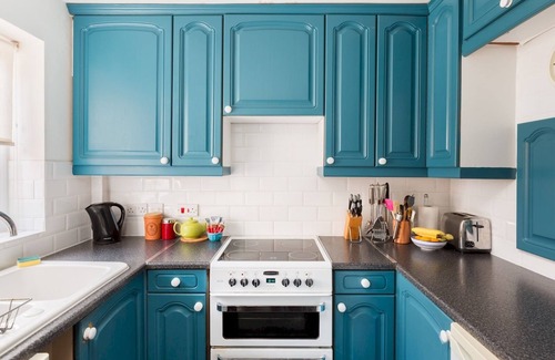 Stratford-upon-Avon House | Attractive 2 Bed in a Quiet cul-de-sac w/Parking | Pass the Keys