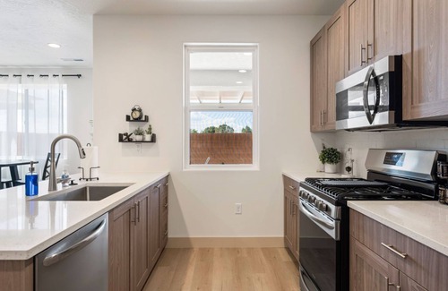 Santa Clara House | Attractive New End Unit Townhome- Perfect Location and Close To Everything!