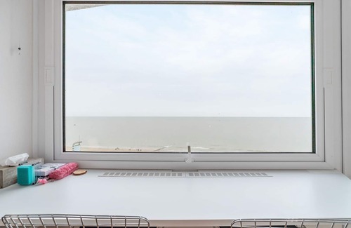 Blankenberge Apartment | Attractive studio with a sea-view