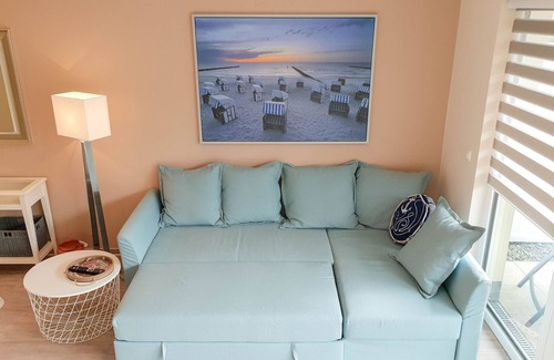 Gelbensande Apartment | Attractive vacation apartment with private garden and barbecue