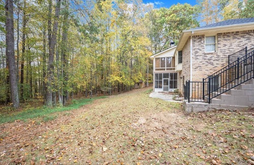 Fayetteville House | Attractively decorated with a tree house view