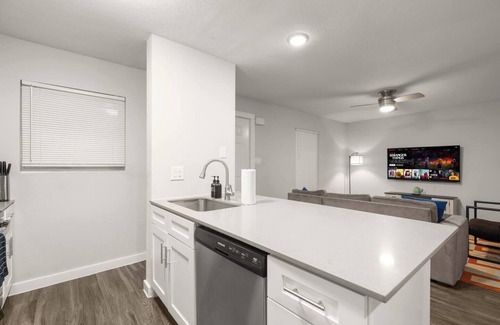 Hyde Park Apartment | ATX Casa Norte BnB ~ Near Hyde Park & UT Campus